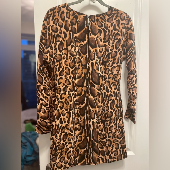 Stunning, stylish dress from Babaton size 2 - Picture 4 of 4